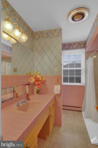 1226 Chestnut St, Hazle Township PA  18201-7502 exterior