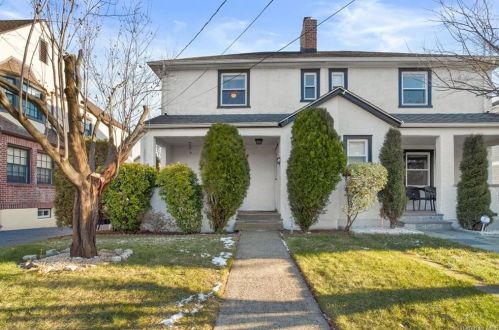 17 Lyons Pl, New Rochelle, NY 10801-4424