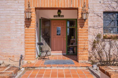 9001 Eagle Feather Rd, Tucson, AZ 85749-9255