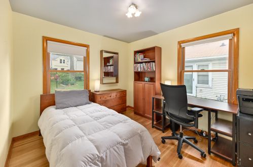 181 Glenview Ave, Milwaukee WI 53213-3323 exterior