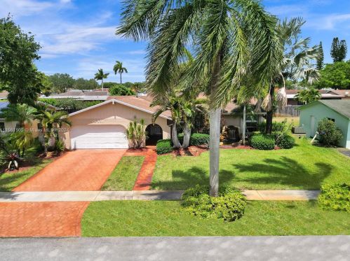 10961 16th Ct, Hollywood FL  33026-2713 exterior