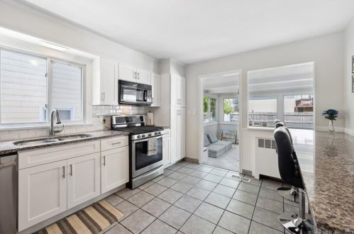 5 Van Buren Cir, Stamford CT  06906-2421 exterior