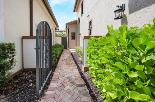 7996 Cordoba Pl, Naples, FL 34113-8747