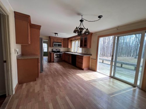 23 Shore Rd, Kingston, NH 03848-3136