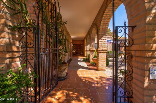 6839 17th Pl, Phoenix, AZ 85016-1005