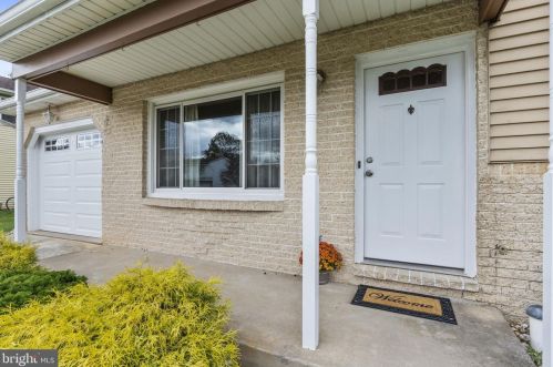 45 Edgewood Dr, Navy Sup Dpt, PA 17055-2710