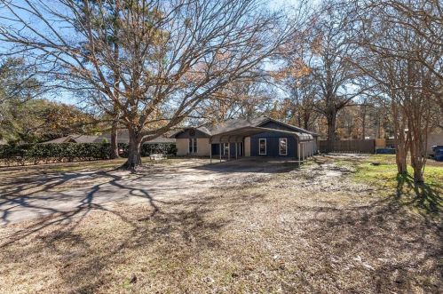 8228 Ponderosa Dr, Silsbee, TX 77656-8154