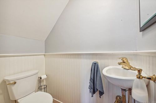 141 Cedarhurst Ln, Milford CT  06461-2721 exterior