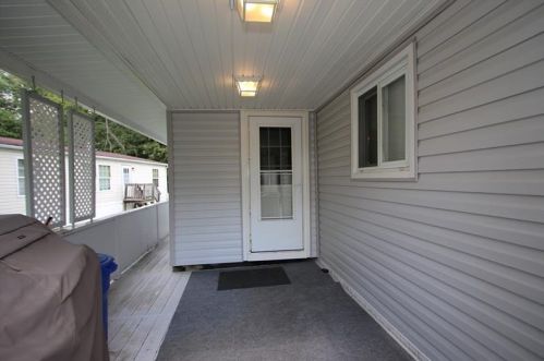 12 Circle Dr, Finleyville, PA 15332-9416