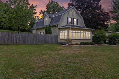 1343 Harris Dr, Waukesha, WI 53186-8107