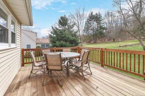 42 Miriam Dr, Warwick NY  10990-3516 exterior