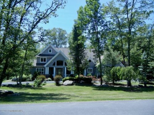 353 Wyndham Dr, Cresco PA  18326-7451 exterior