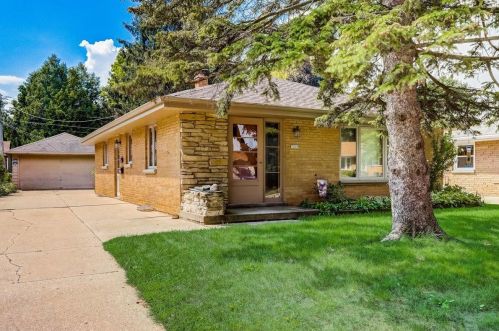 7009 Burdick Ave, Milwaukee, WI 53219-4017