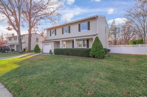 113 Glen Summer Rd, Holbrook, NY 11741-5007