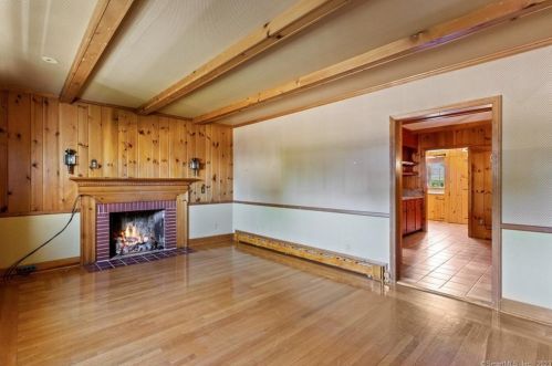30 Elderkin Ave, Groton, CT 06340-4912