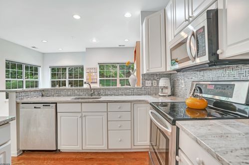 20 Four Oaks Rd, Bedminster NJ  07921-2048 exterior