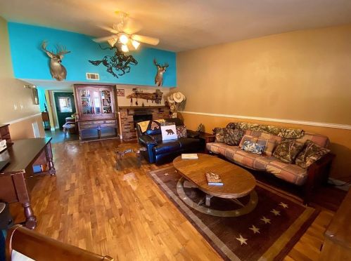 7220 Hardwood Trl, Dallas, TX 75249-1220