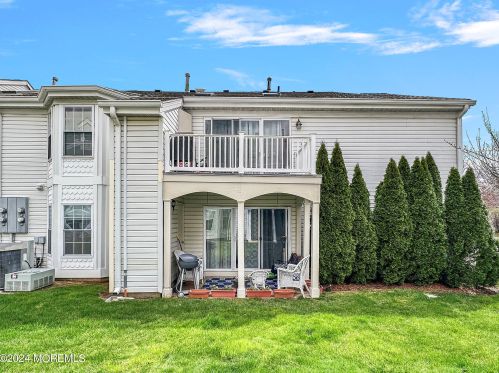 95 Tulip Ln, East Freehold NJ  07728-4088 exterior