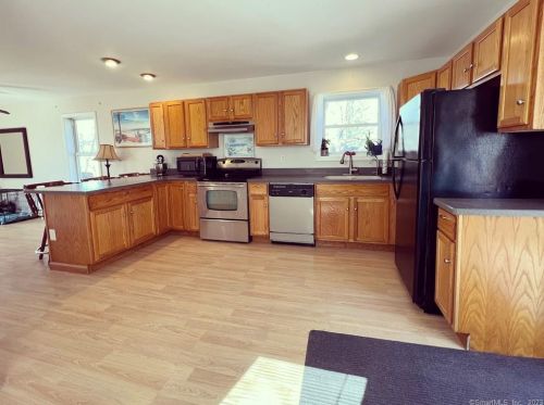 73 Spruce St, Norwich CT  06351-2328 exterior