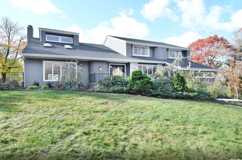 8 Somner Dr, Huntington Station, NY 11746-5719