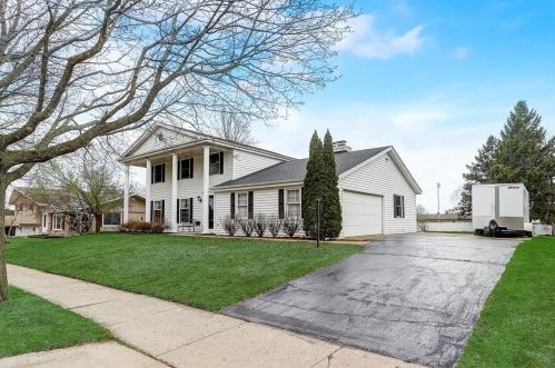 1226 Wedgewood Dr, Waukesha WI  53186-6753 exterior