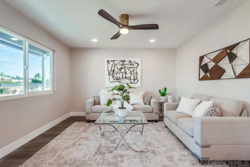 250 Delphinium St, Encinitas CA  92024-3303 exterior