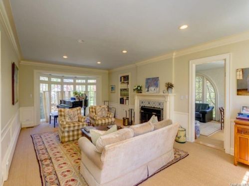 290 Overlook Rd, New Rochelle NY  10804-3827 exterior