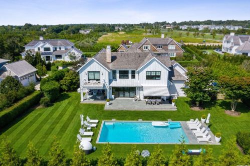 20 Groveland Ave, East Quogue, NY 11942-4938