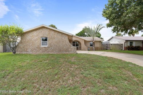 732 Ebony St, Melbourne, FL 32935-5073