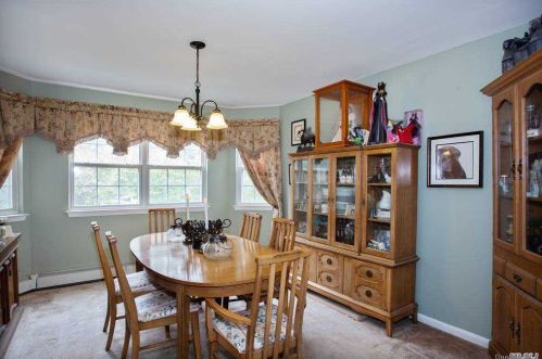 2 Laura Ct, Mount Sinai NY  11766-2360 exterior