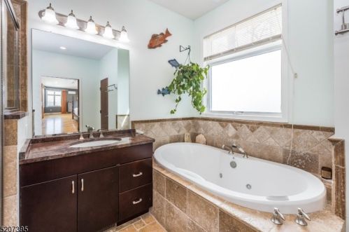 163 Hillcrest Dr, Parsippany NJ  07834-1413 exterior