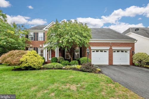8701 Lords View Loop, Gainesville, VA 20155-5806