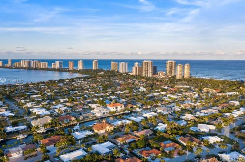 1161 Bimini Ln, West Palm Beach, FL 33404-2705