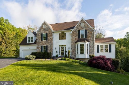 1001 Tesia Ct, Downingtown, PA 19335-4494