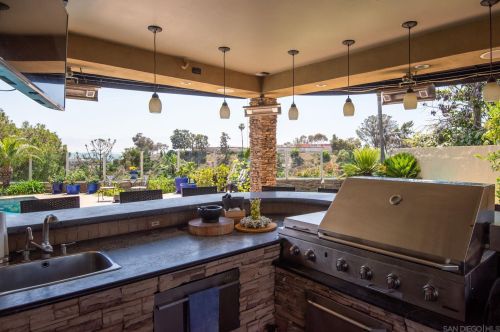 2562 Grandview St, San Diego CA 92110-1031 exterior