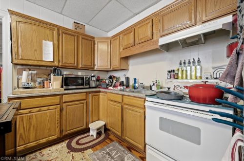 328 4th St, Litchfield MN 55355-2122 exterior