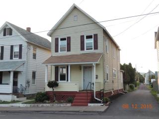 613 Elm St, Berwick, PA 18603-2907
