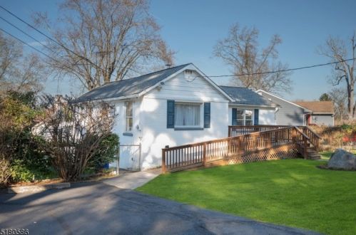 4 Algonquin Ave, Lincoln Park, NJ 07035-2203