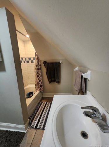 1440 Wood Ave, Bridgeport CT  06604-1424 exterior