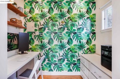 5912 Fremont St, Oakland CA 94608-2217 exterior