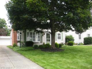 1061 Fresno Dr, Cleveland, OH 44145-2729
