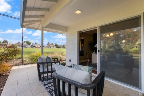 324 Rockgreen Pl, Santa Rosa, CA 95409-6033
