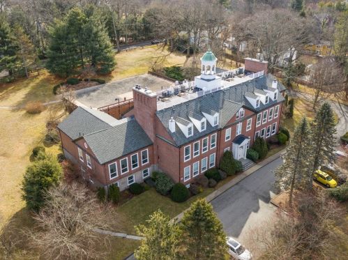 40 Seaver St, Wellesley MA  02481-6724 exterior