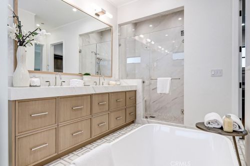 413 Bayview Dr, Manhattan Beach CA  90266-5717 exterior