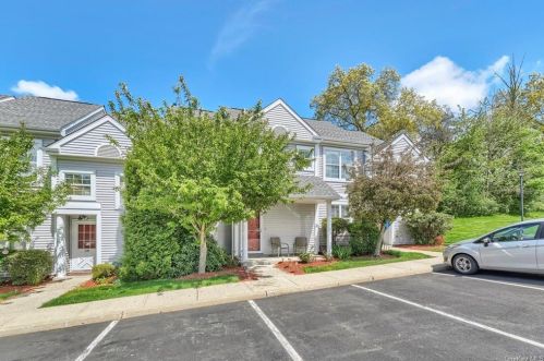 12 Kendal Ln, Middletown, NY 10940-2105