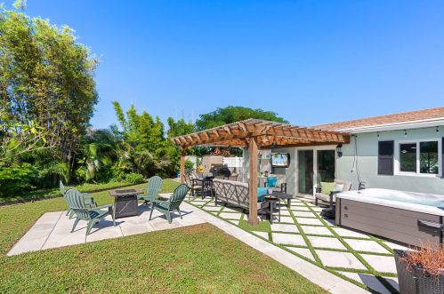 909 Ironwood Rd, West Palm Beach, FL 33408-4027