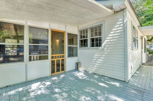 2704 Oaklawn St, Beaufort SC  29902-4335 exterior