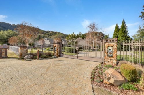 16607 Deerfield Ln, Morgan Hill, CA 95037-8800