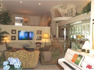 9501 Olympic Blvd, Beverly Hills CA  90212-4241 exterior