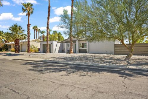2632 Aurora Dr, Palm Springs CA  92262-2362 exterior